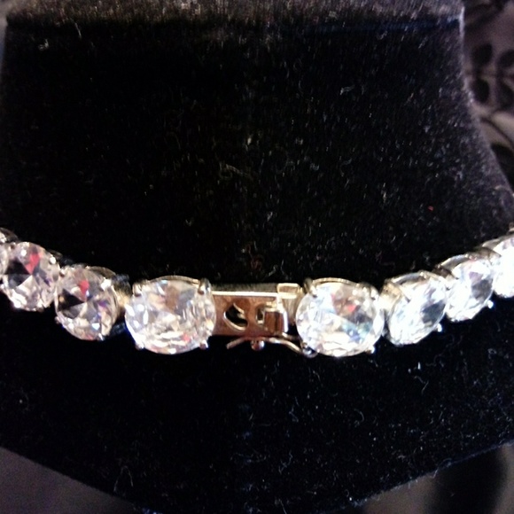 Neclace - Picture 4 of 7